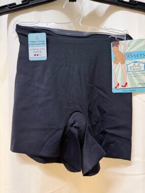 Spanx Love Your Assets Girl Short - Black